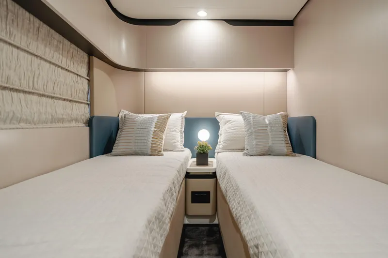 Slide: The Image of Azimut 60 2020 - 47