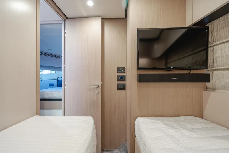 Slide: The Image of Azimut 60 2020 - 48