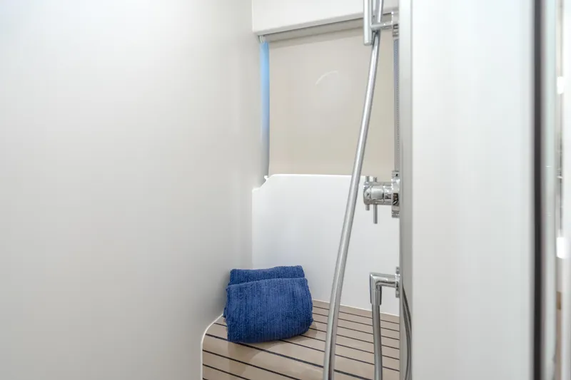 Slide: The Image of Azimut 60 2020 - 50