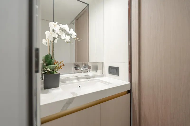 Slide: The Image of Azimut 60 2020 - 52