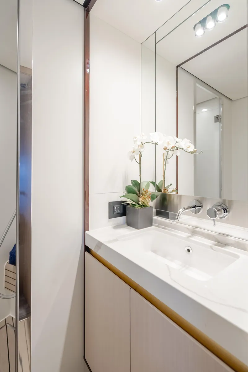 Slide: The Image of Azimut 60 2020 - 54