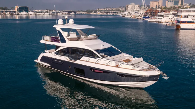 Slide: The Image of Azimut 60 2020 - 6