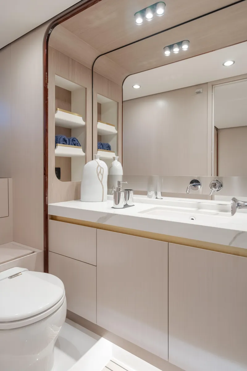 Slide: The Image of Azimut 60 2020 - 61