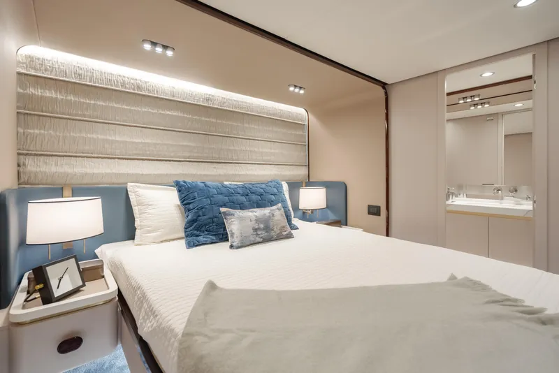 Slide: The Image of Azimut 60 2020 - 62