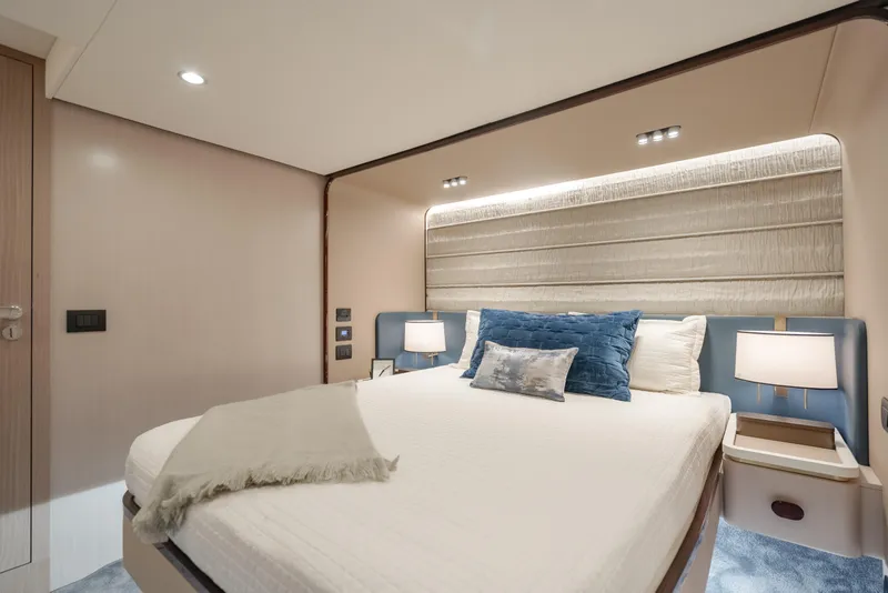 Slide: The Image of Azimut 60 2020 - 63