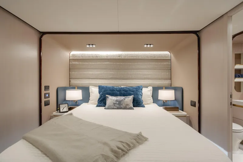 Slide: The Image of Azimut 60 2020 - 64