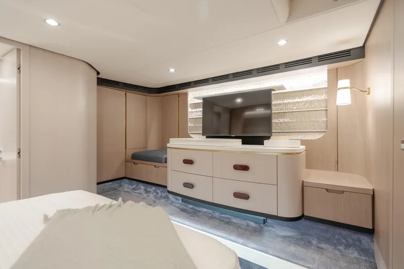 Slide: The Image of Azimut 60 2020 - 65