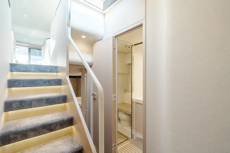 Slide: The Image of Azimut 60 2020 - 67