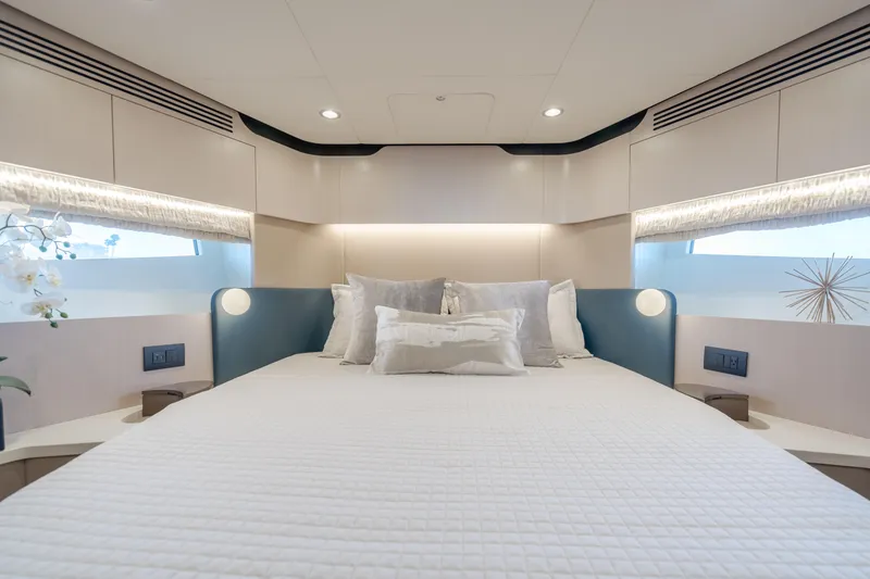 Slide: The Image of Azimut 60 2020 - 68