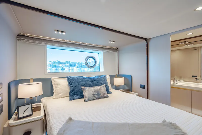 Slide: The Image of Azimut 60 2020 - 71