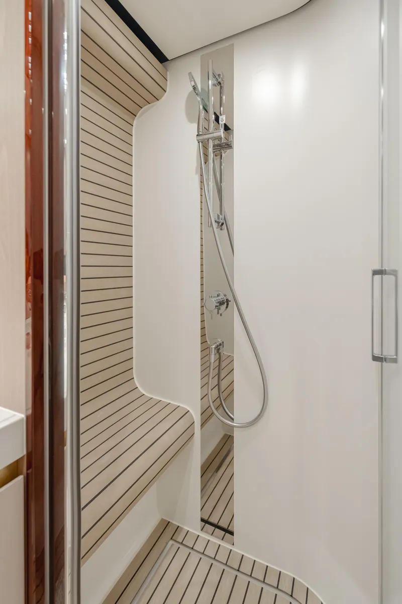 Slide: The Image of Azimut 60 2020 - 73