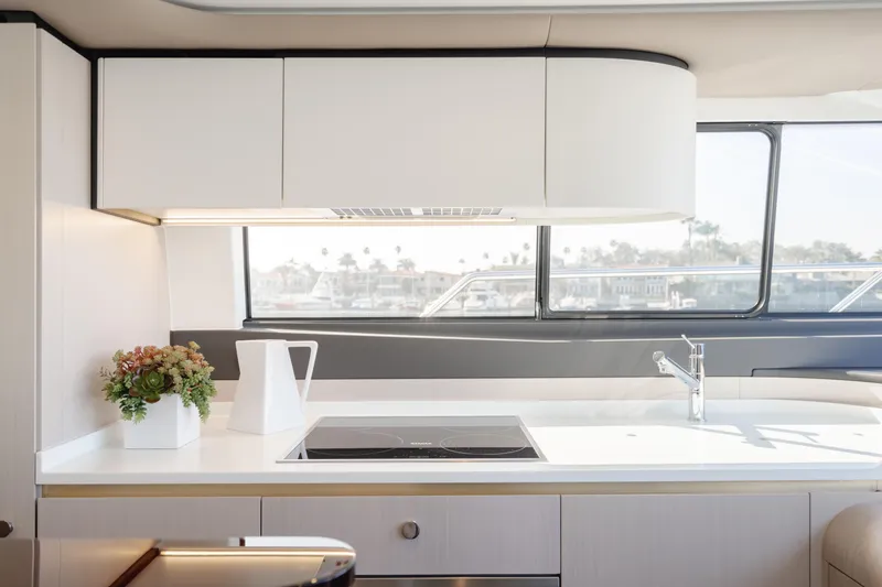 Slide: The Image of Azimut 60 2020 - 80