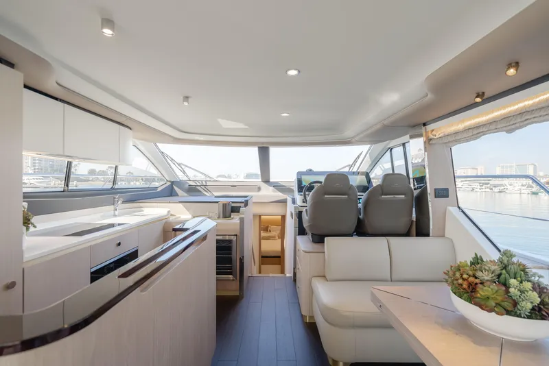 Slide: The Image of Azimut 60 2020 - 81