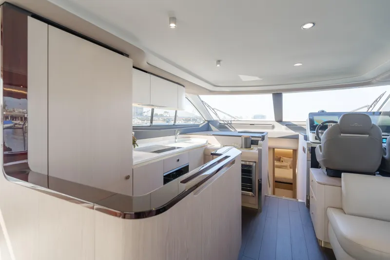 Slide: The Image of Azimut 60 2020 - 82