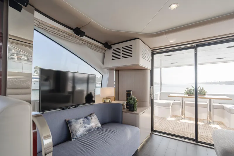 Slide: The Image of Azimut 60 2020 - 90