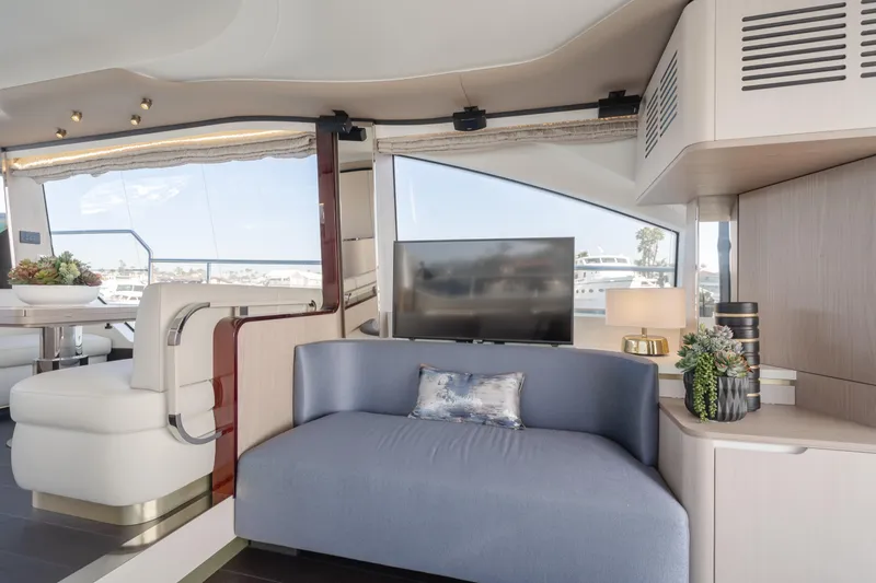 Slide: The Image of Azimut 60 2020 - 92