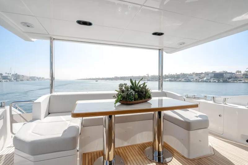 Slide: The Image of Azimut 60 2020 - 97