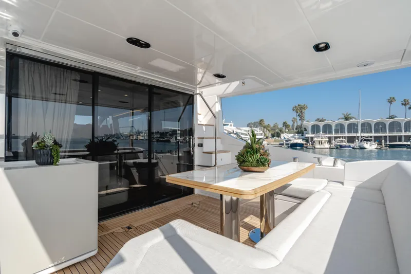 Slide: The Image of Azimut 60 2020 - 98