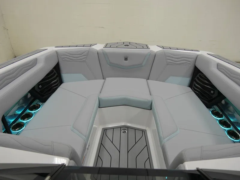 Slide: The Image of Nautique G23 2025 - 15