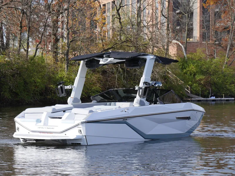 Slide: The Image of Nautique G23 2025 - 22
