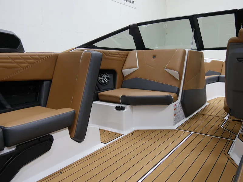 Slide: The Image of Nautique Super Air Nautique S23 2025 - 17