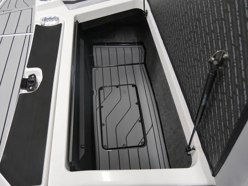 Slide: The Image of Nautique Super Air Nautique G21 2025 - 18