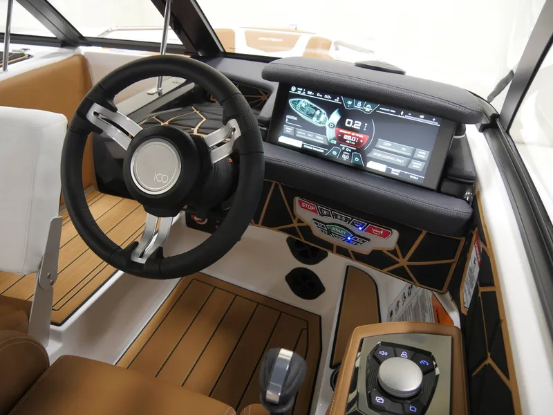 Slide: The Image of Nautique 200 2025 - 10