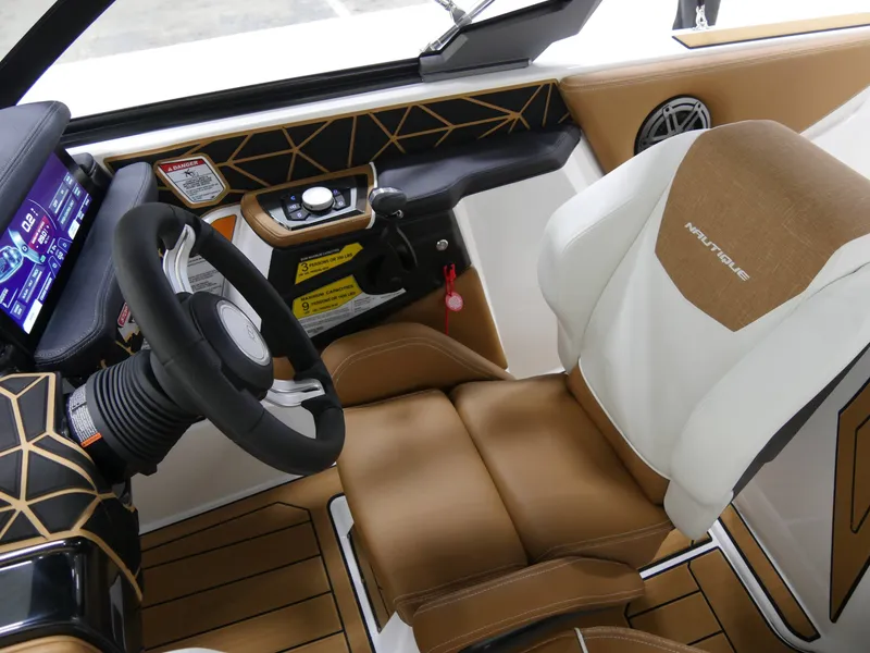 Slide: The Image of Nautique 200 2025 - 11