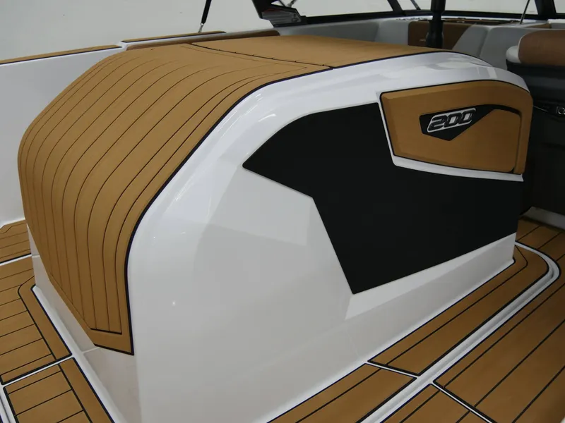 Slide: The Image of Nautique 200 2025 - 15