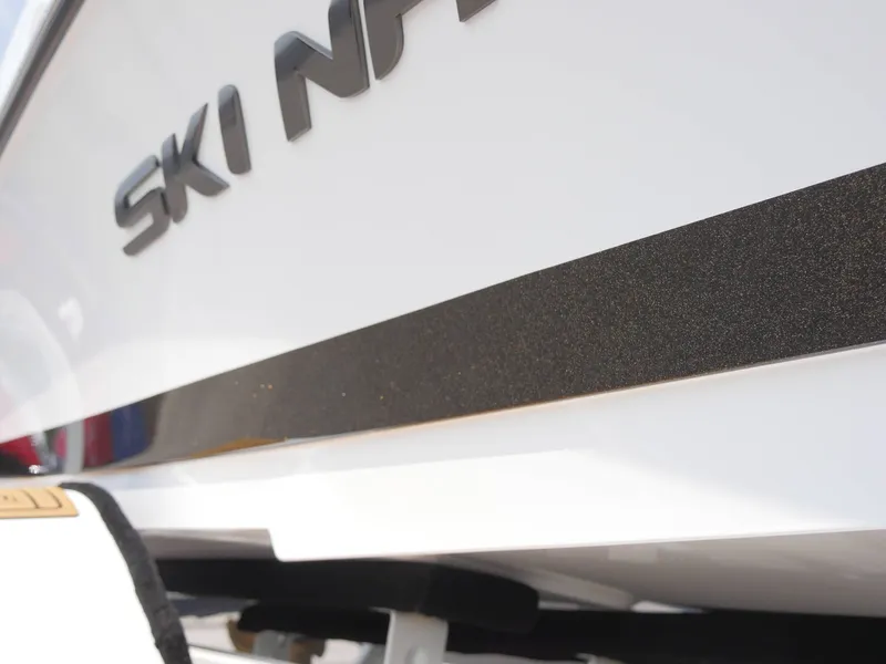 Slide: The Image of Nautique 200 2025 - 16