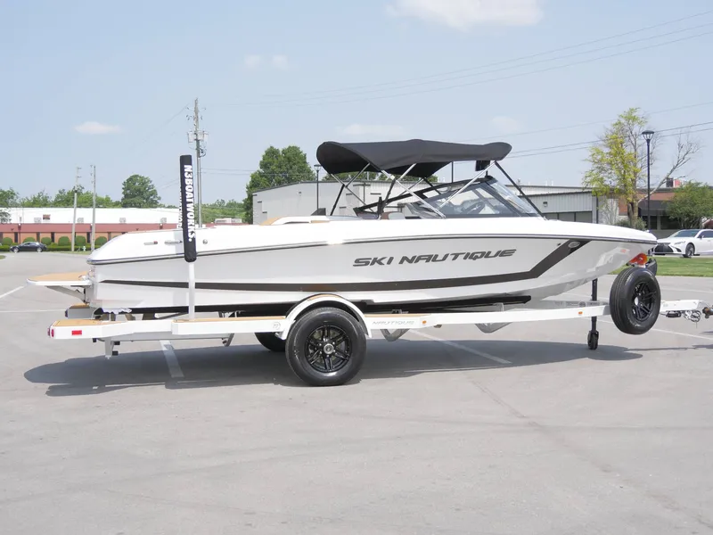 Slide: The Image of Nautique 200 2025 - 17