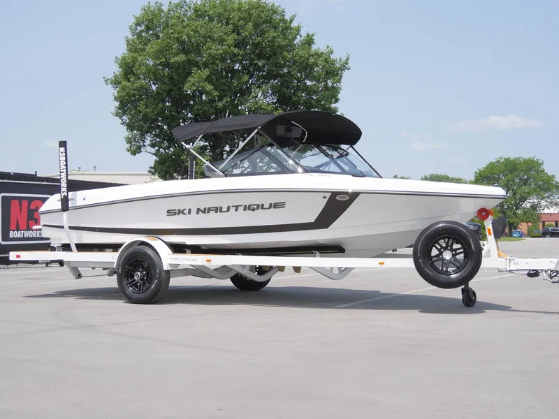 Slide: The Image of Nautique 200 2025 - 18