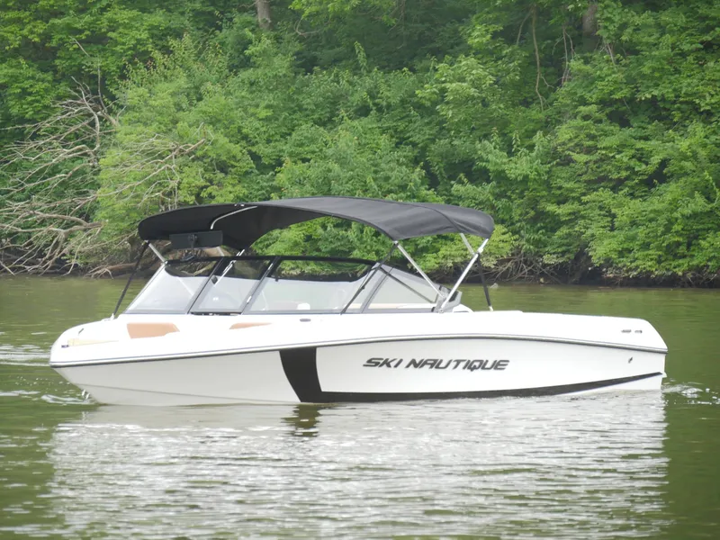 Slide: The Image of Nautique 200 2025 - 20