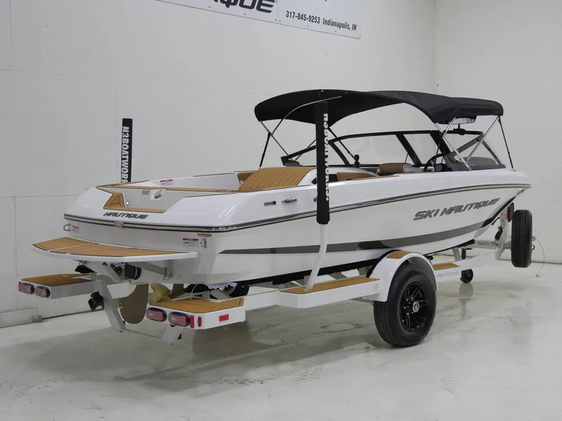 Slide: The Image of Nautique 200 2025 - 3