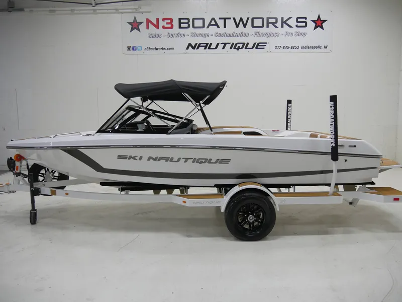 Slide: The Image of Nautique 200 2025 - 4