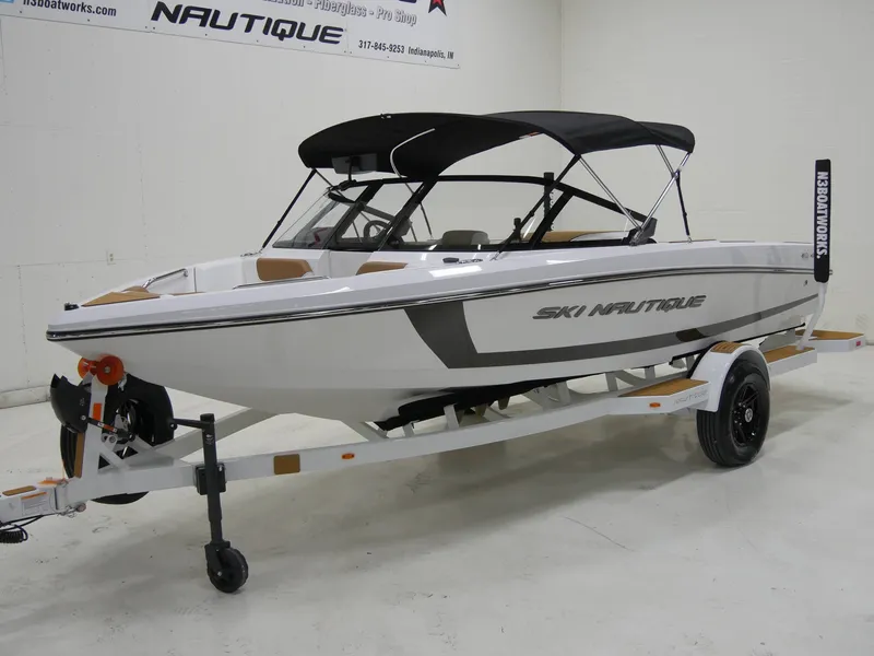Slide: The Image of Nautique 200 2025 - 5