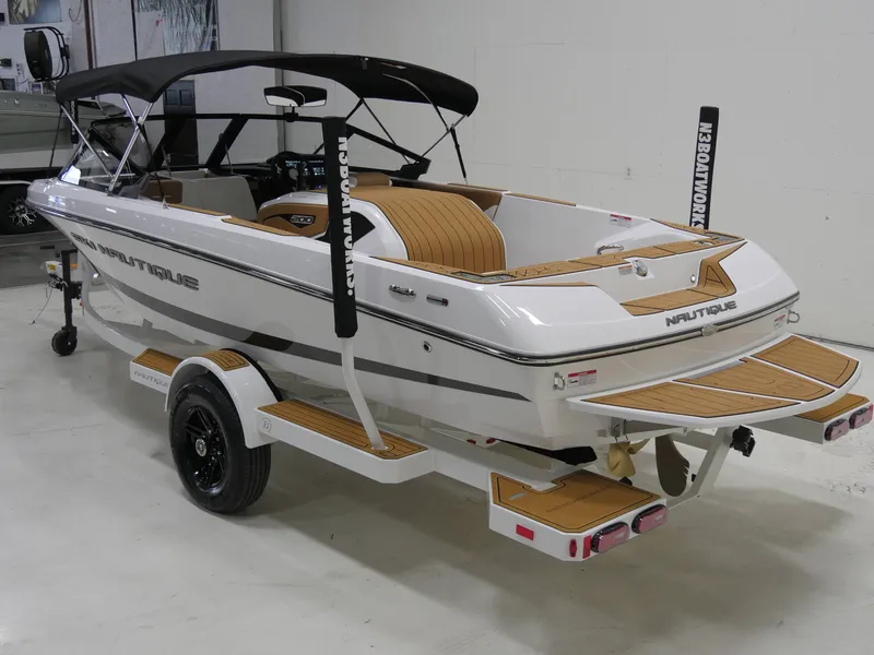 Slide: The Image of Nautique 200 2025 - 6