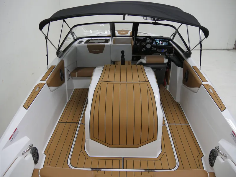 Slide: The Image of Nautique 200 2025 - 7