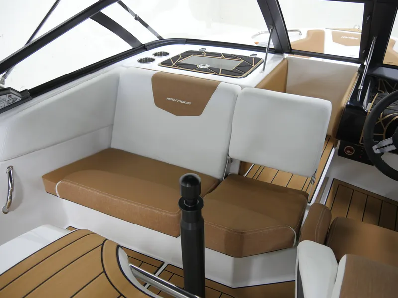 Slide: The Image of Nautique 200 2025 - 8