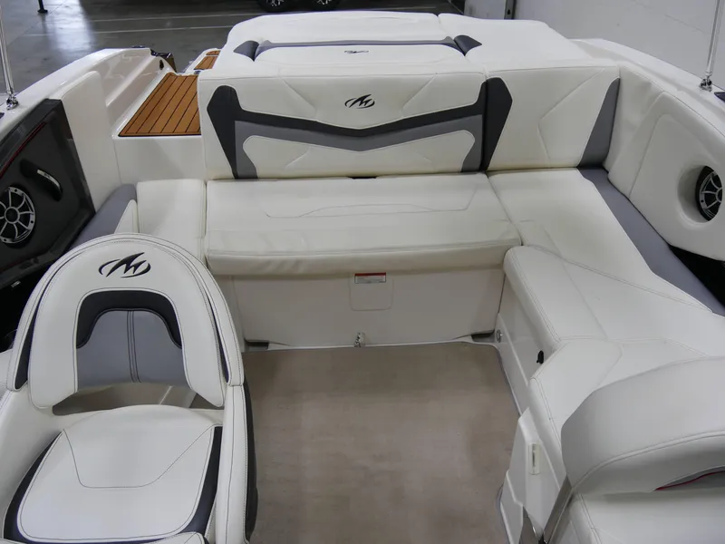 Slide: The Image of Monterey 234SS 2013 - 13