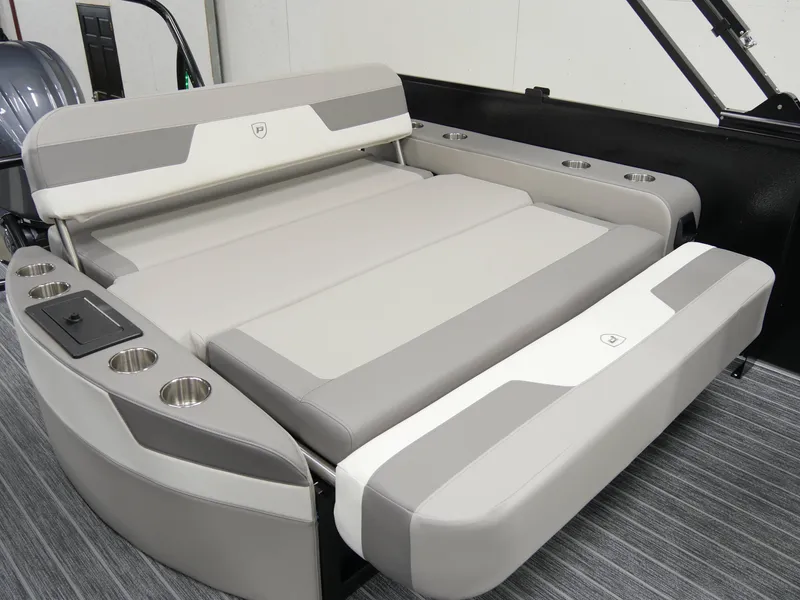 Slide: The Image of Premier 250 Solaris RL 2024 - 11