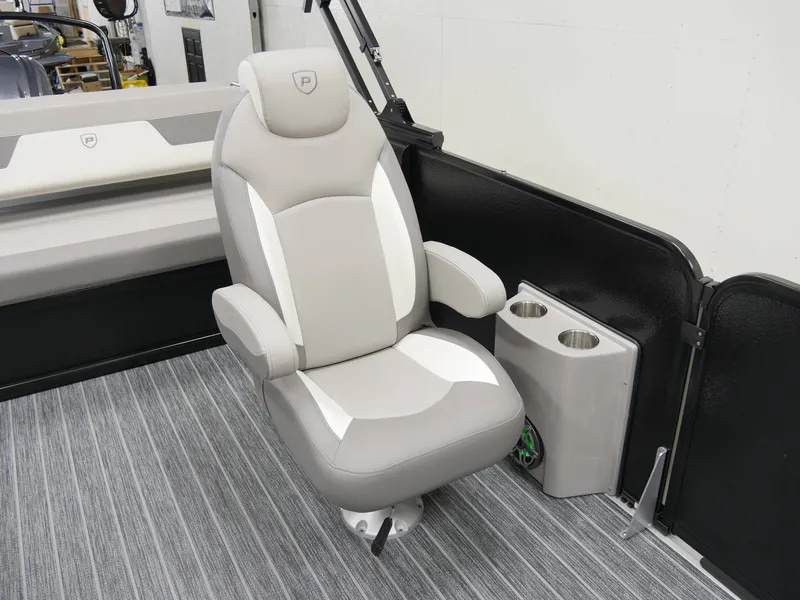 Slide: The Image of Premier 250 Solaris RL 2024 - 16