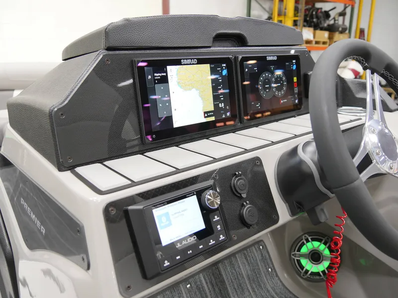 Slide: The Image of Premier 250 Solaris RL 2024 - 18