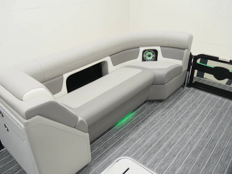 Slide: The Image of Premier 250 Solaris RL 2024 - 20