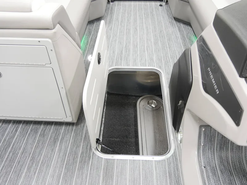 Slide: The Image of Premier 250 Solaris RL 2024 - 21