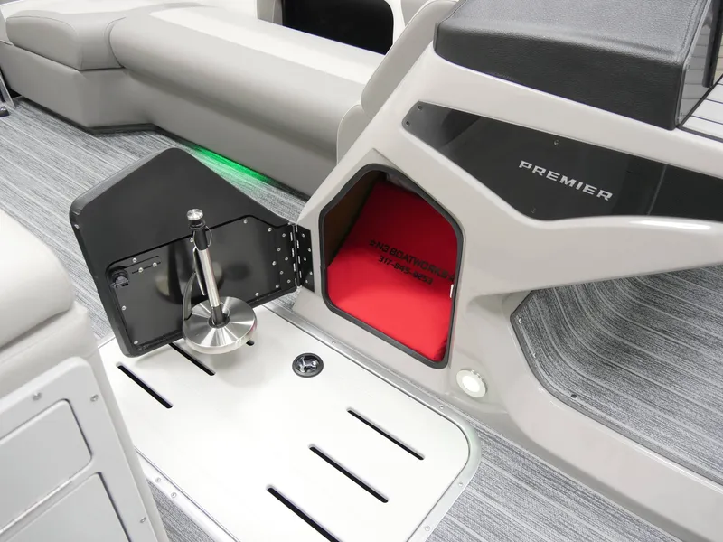 Slide: The Image of Premier 250 Solaris RL 2024 - 22