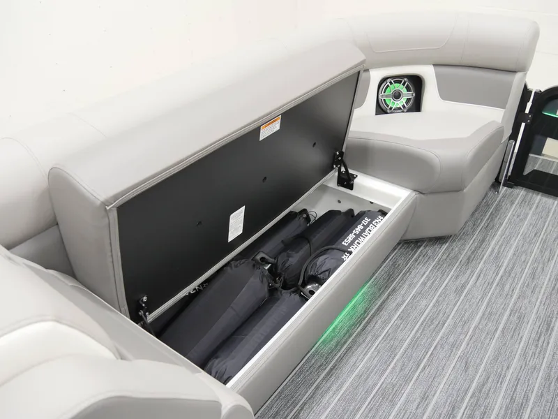 Slide: The Image of Premier 250 Solaris RL 2024 - 23