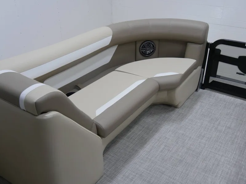 Slide: The Image of Premier 220 Sunscape RE XLC 2025 - 7