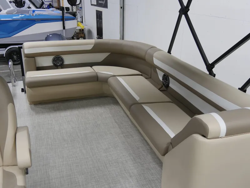 Slide: The Image of Premier 220 Sunscape RE XLC 2025 - 9