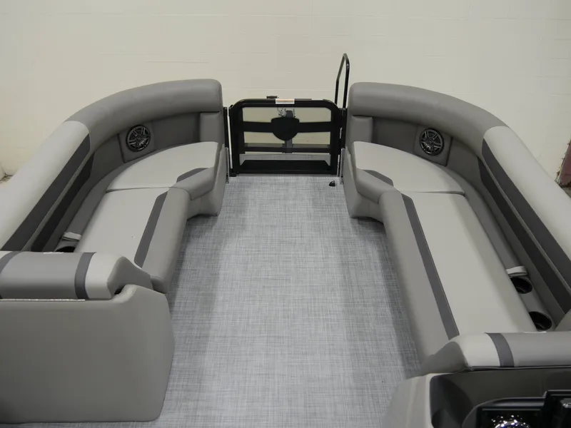 Slide: The Image of Premier 220 Sunscape RF XLC 2025 - 12